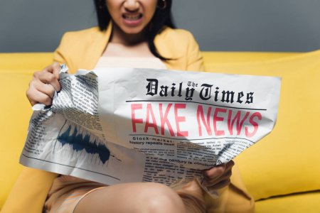Во Франции горит большой склад с химикатами