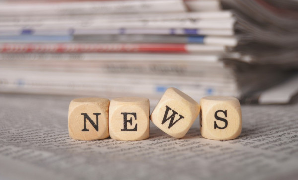 Экскаваторщик из Магнитогорска подарил Якубовичу каску и наливку